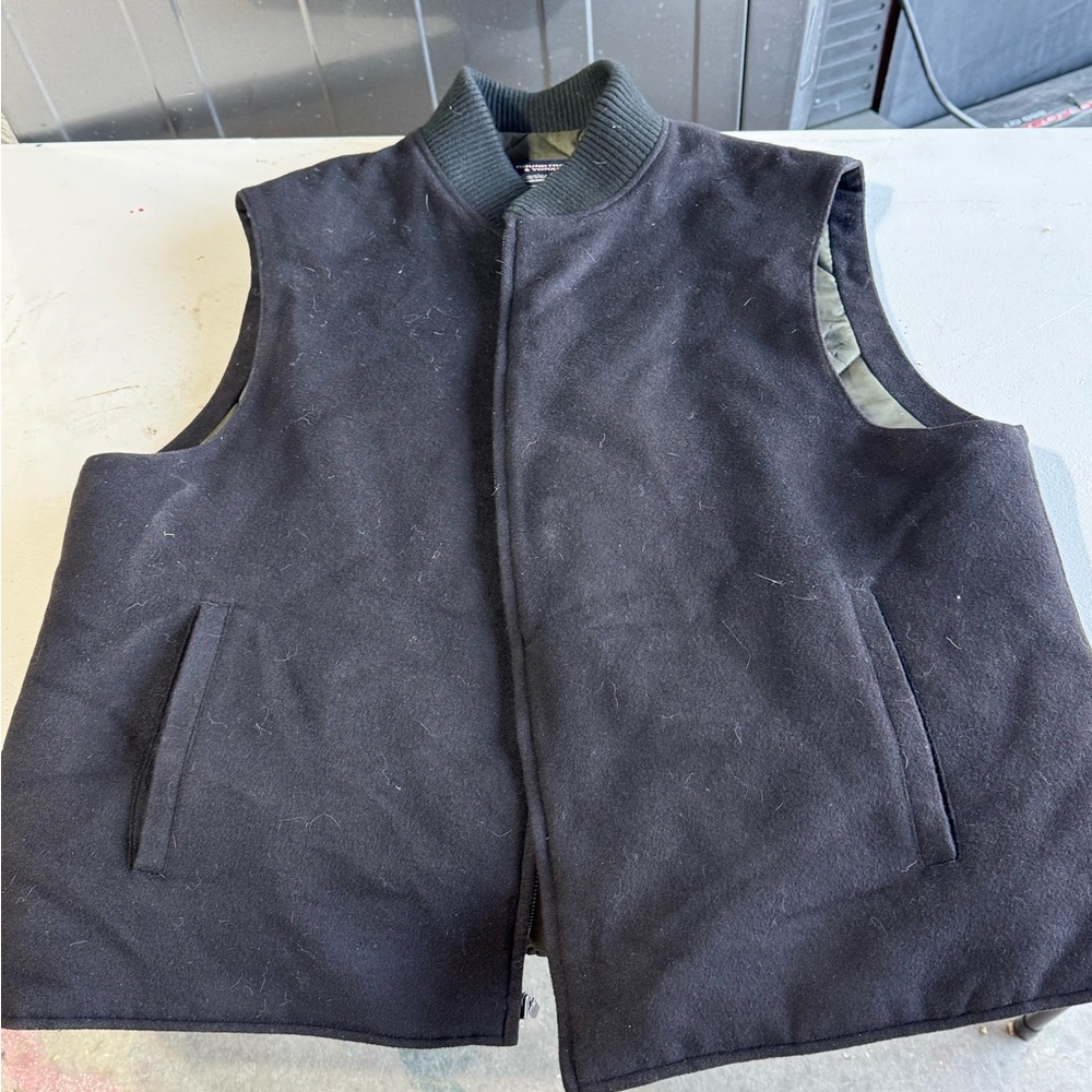Round tree and Yorke Black wool vest